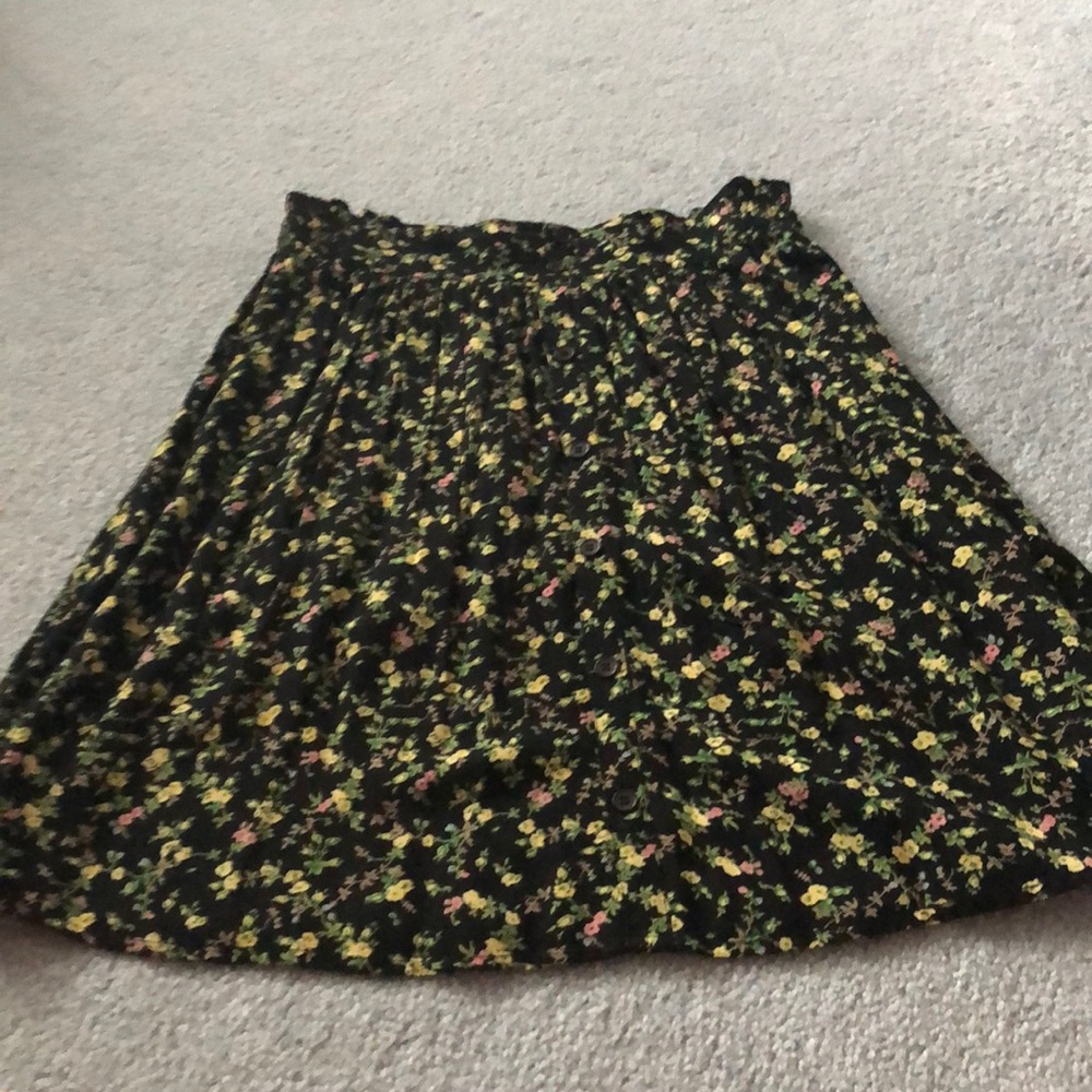 Vero Moda Floral Skirt w Elastic Waist and Buttons